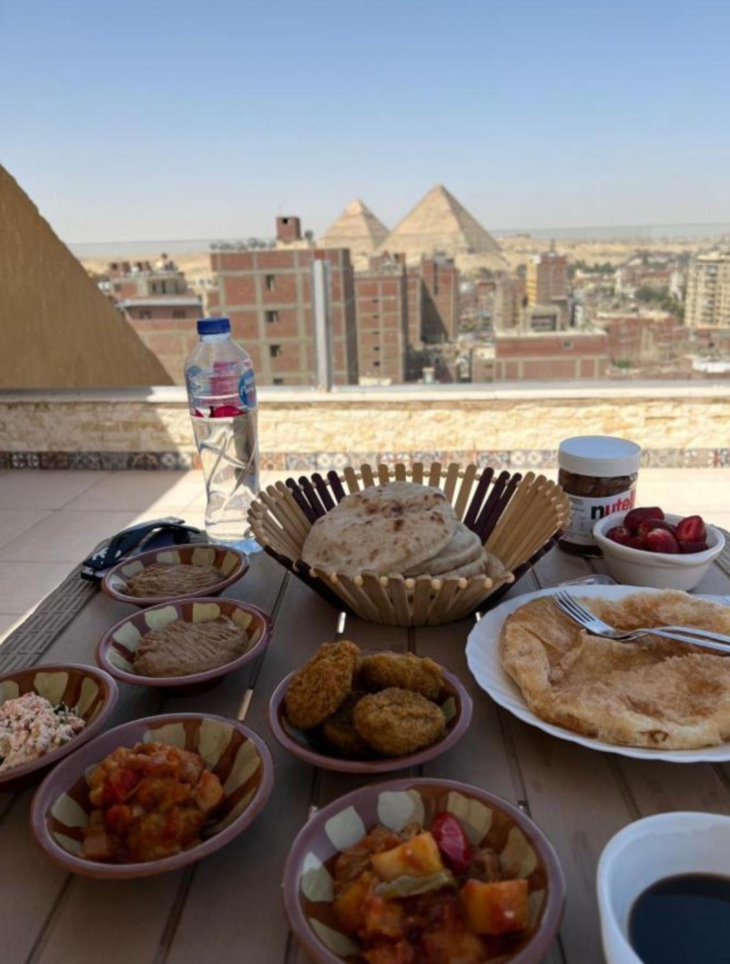 מלון Kafret el-Gabal Bedouin Pyramids View מראה חיצוני תמונה